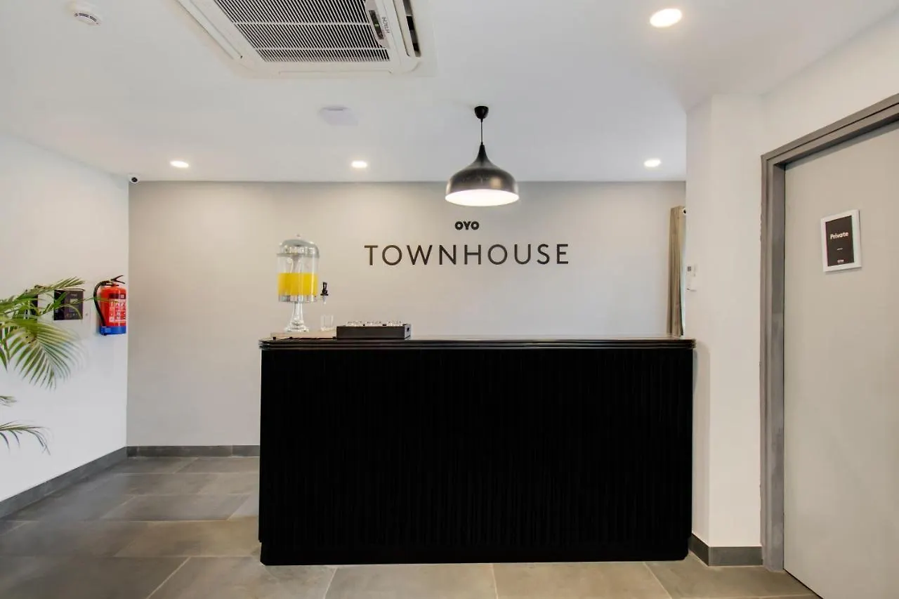 Oyo Townhouse 061 Gcda Kakkanad Signal Hotel Kochi India