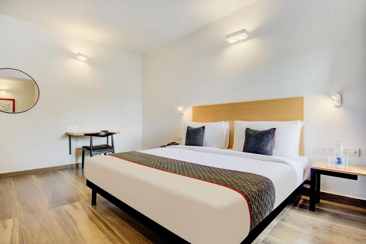 Oyo Townhouse 061 Gcda Kakkanad Signal Hotel Kochi